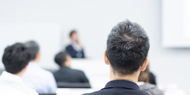 人の目が気になる